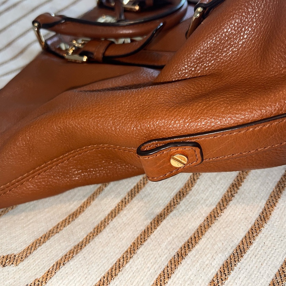 Michael Kors Tan Leather Shoulder Bag - Picture 4 of 6